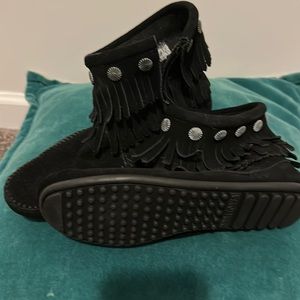 Minnetonka suede Mocs